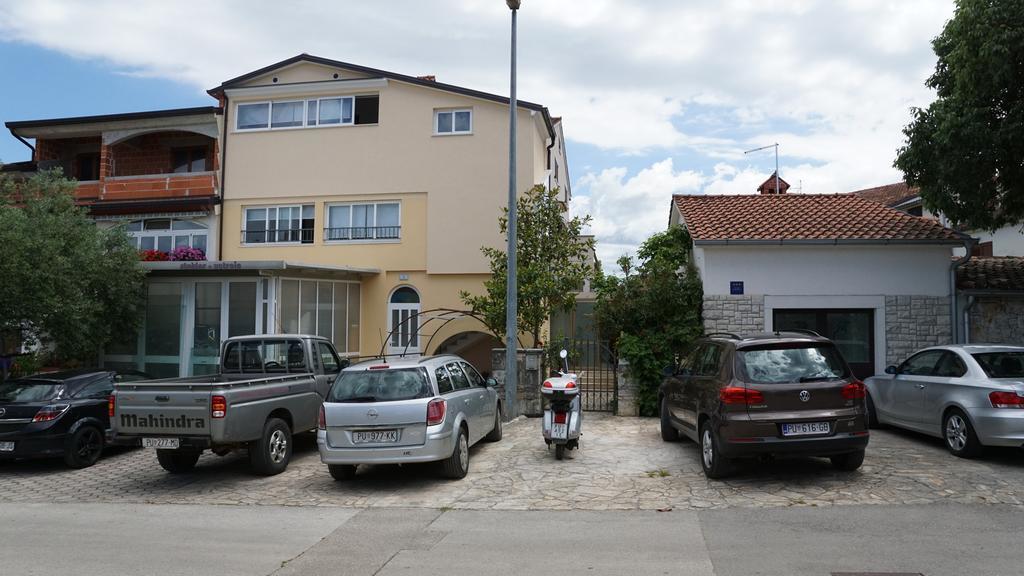 Apartments Divina Ровинь Экстерьер фото